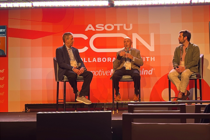 Gubagoo's Panel - One Customer, One Story. Glenn Pasch, Tony Fowler, and Phil Gill discussing the importance of unifying the customer experience.